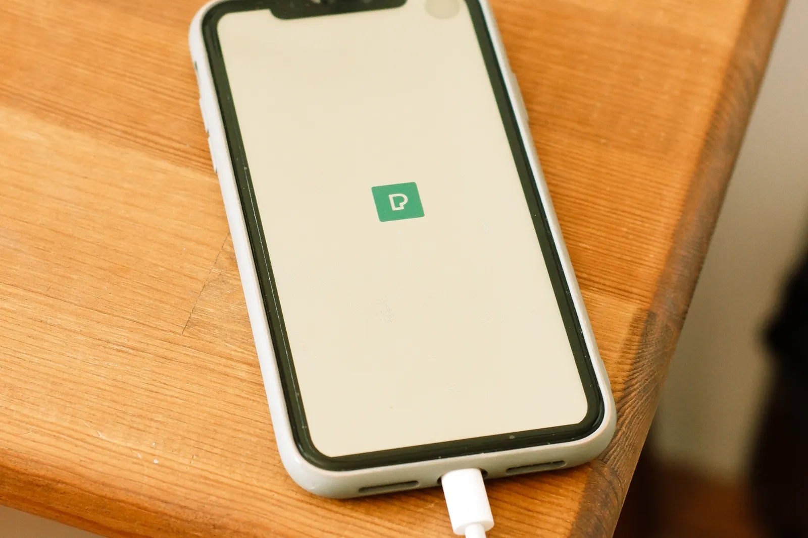 Charging a phone from a power bank while travelling